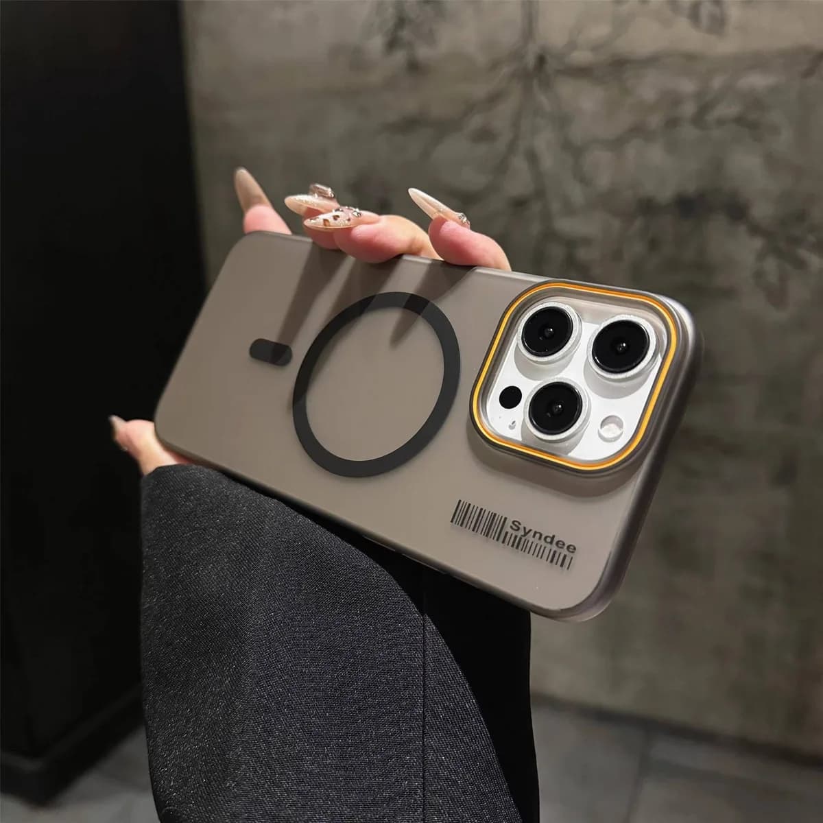 Fashion Skin-sensitive Magnetic Scrub Mobile Phone Case for iPhone