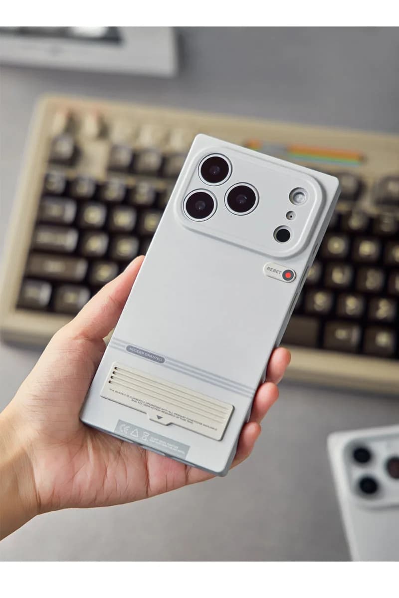 WAKCAS Gray Square Retro Terminal MagSafe iPhone Case