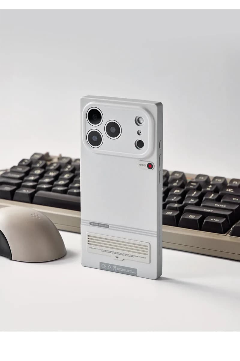 WAKCAS Gray Square Retro Terminal MagSafe iPhone Case