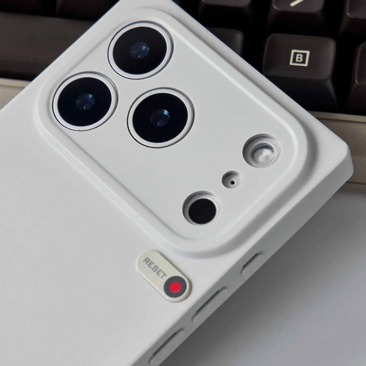 WAKCAS Gray Square Retro Terminal MagSafe iPhone Case
