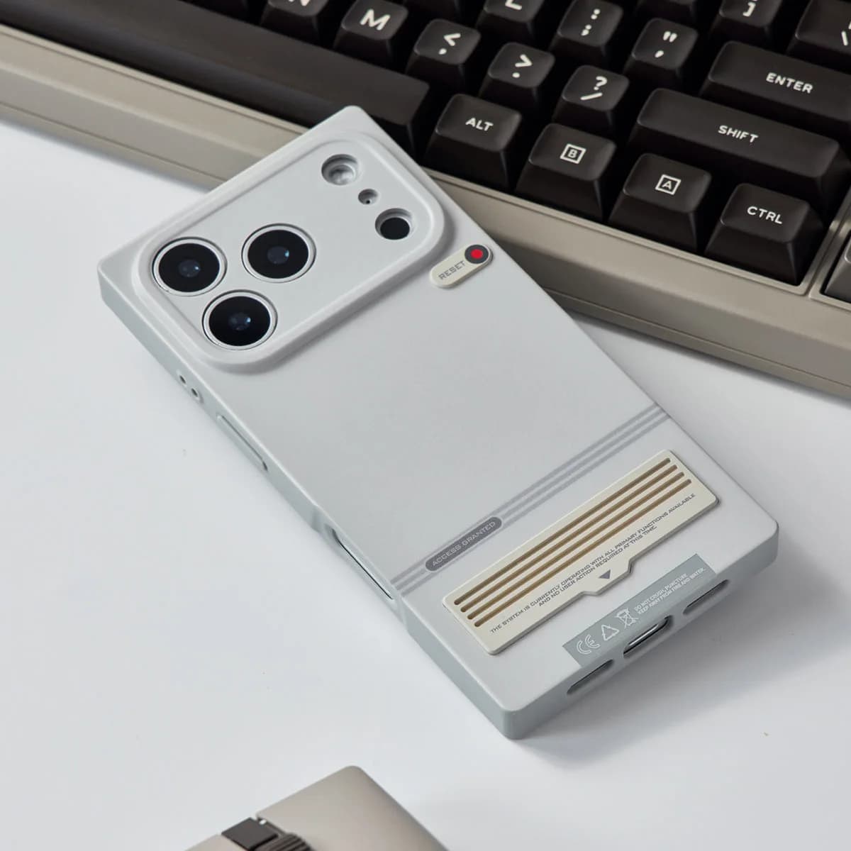 WAKCAS Gray Square Retro Terminal MagSafe iPhone Case