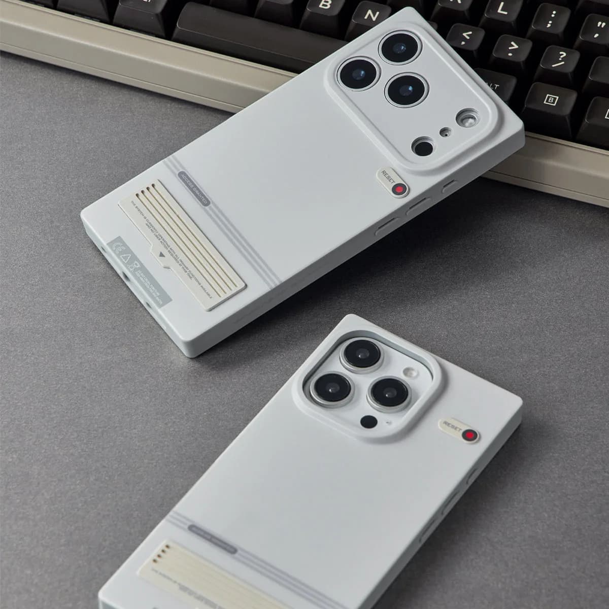WAKCAS Gray Square Retro Terminal MagSafe iPhone Case