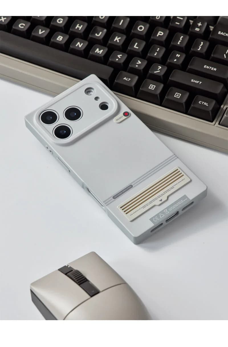 WAKCAS Gray Square Retro Terminal MagSafe iPhone Case