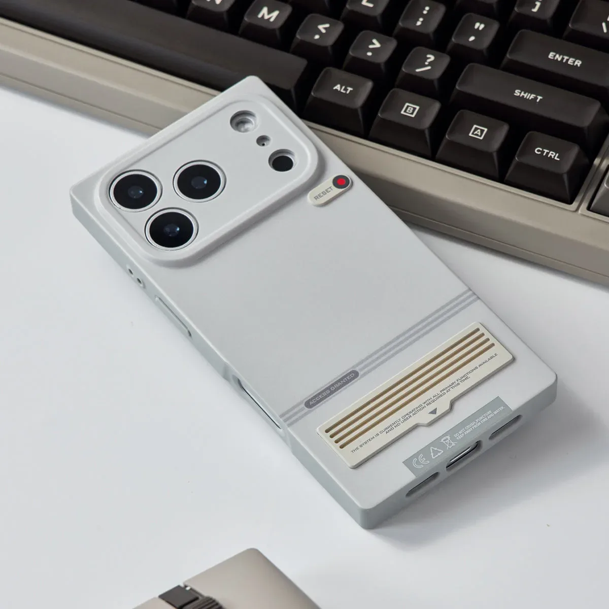 WAKCAS Gray Square Retro Terminal MagSafe iPhone Case