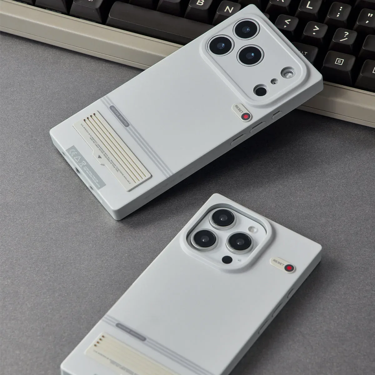 WAKCAS Gray Square Retro Terminal MagSafe iPhone Case