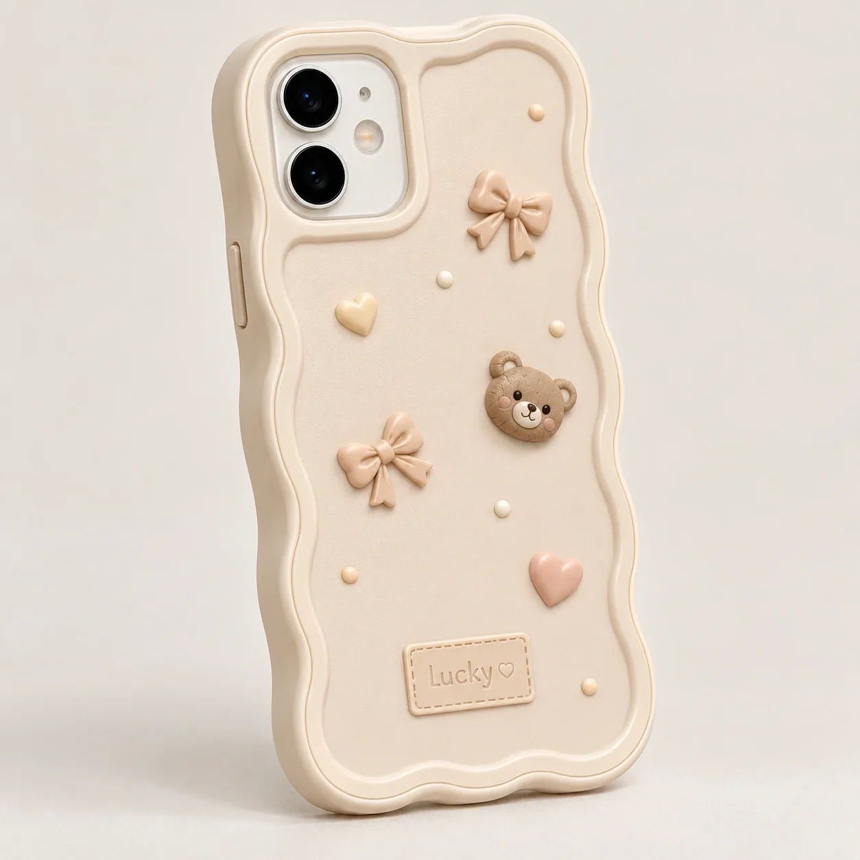 Lucky Bear Wavy Case close-up